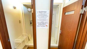 Shared Dormitory, Mixed Dorm | Bathroom | Shower, hair dryer, towels