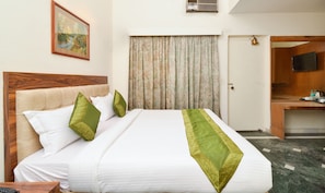 Desk, iron/ironing board, rollaway beds, free WiFi