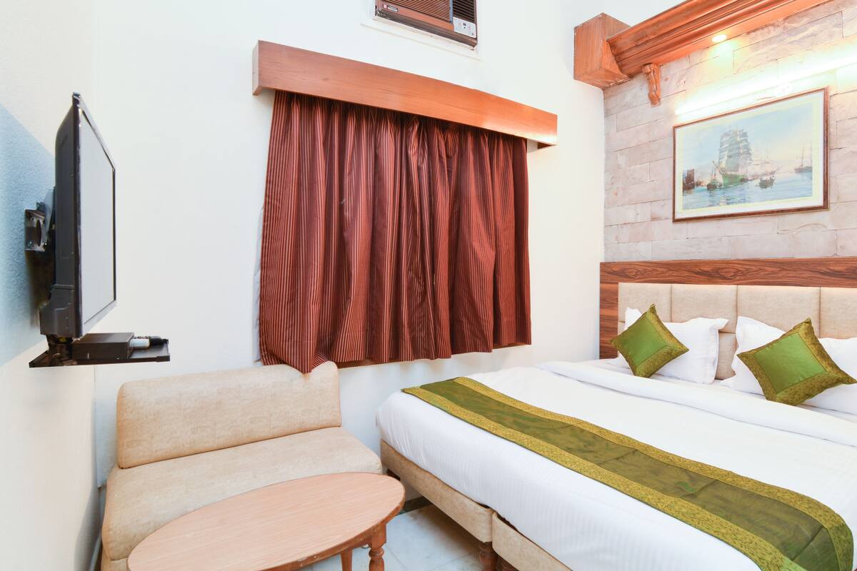 Habitación básica | Escritorio, tabla de planchar con plancha, camas extra y wifi gratis