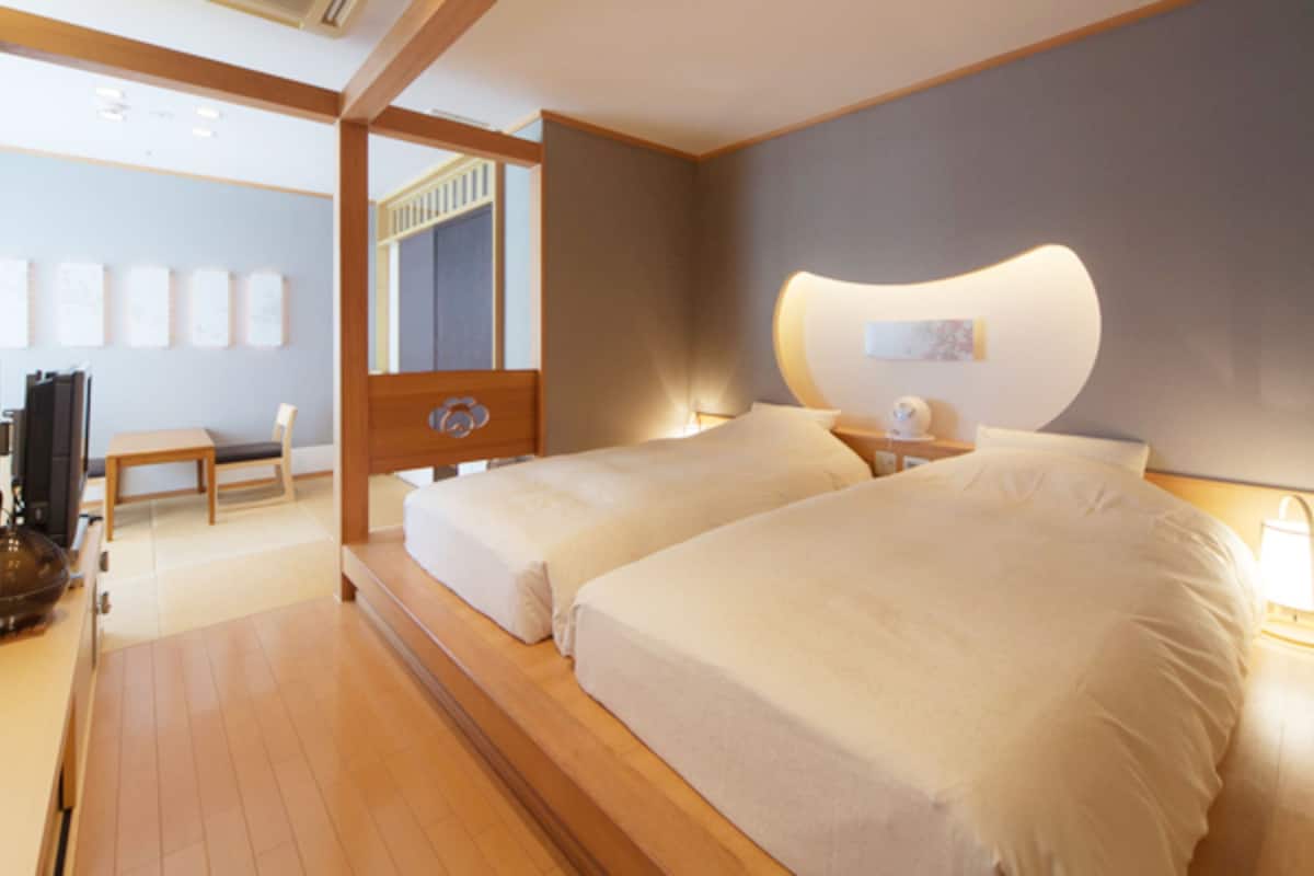 Japanese Modern Room with Private Hot Springs, "Theme: FLOWERS," Non Smoking 37 ㎡【3F】 | Free minibar, free WiFi