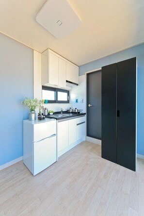 Family Room | Private kitchenette | Fridge - West Sea Glamping - Campsite (Seosan)