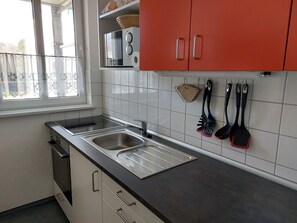 Refrigerador, microondas, horno y lavavajillas 