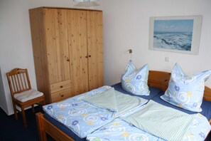 2 chambres, lit parapluie, draps fournis