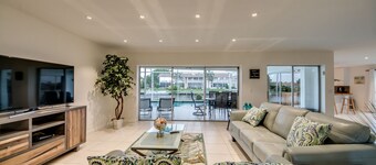 Dream vacation in Florida starts here at Villa CASA BIANCA in Cape Coral!