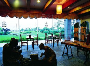 Breakfast, lunch and dinner served - Wuxi Lakeview Park Resort (Wuxi)