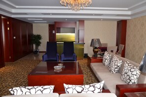 Suite, Lake View | In-room safe, individually decorated, individually furnished, desk