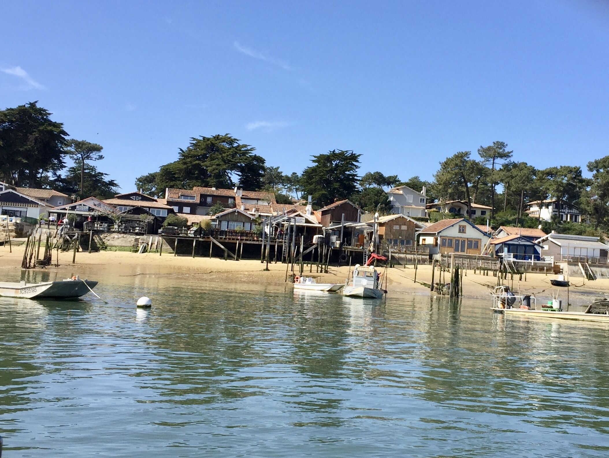 På stranden og solsenger