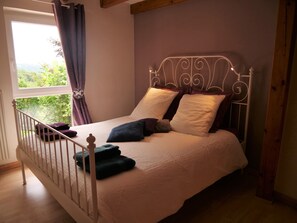 4 dormitorios, tabla de planchar con plancha, wifi gratis y ropa de cama