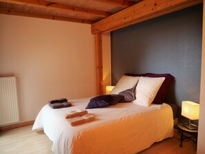 4 chambres, fer et planche à repasser, accès au Wi-Fi (inclus)