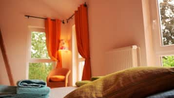 4 bedrooms, iron/ironing board, free WiFi, bed sheets