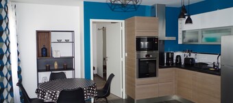 Recent apartment in the heart of downtown with private parking