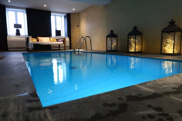 屋内プール、温水プール