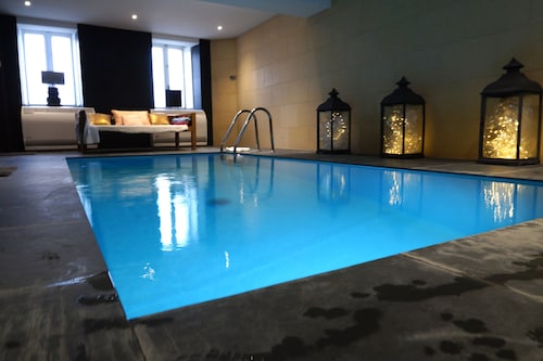 Spacieux apt de type 5 de 95m², grand volume, PISCINE CHAUFFEE 