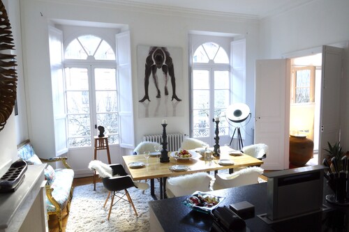 Spacieux apt de type 5 de 95m², grand volume, PISCINE CHAUFFEE 