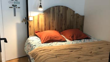 1 dormitorio, tabla de planchar con plancha, cuna de viaje y wifi gratis