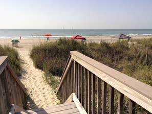 Beach - Beautiful Ocean Front condo. 404 (Surfside Beach)