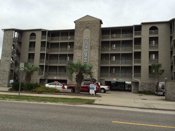 Exterior - Beautiful Ocean Front condo. 404 (Surfside Beach)