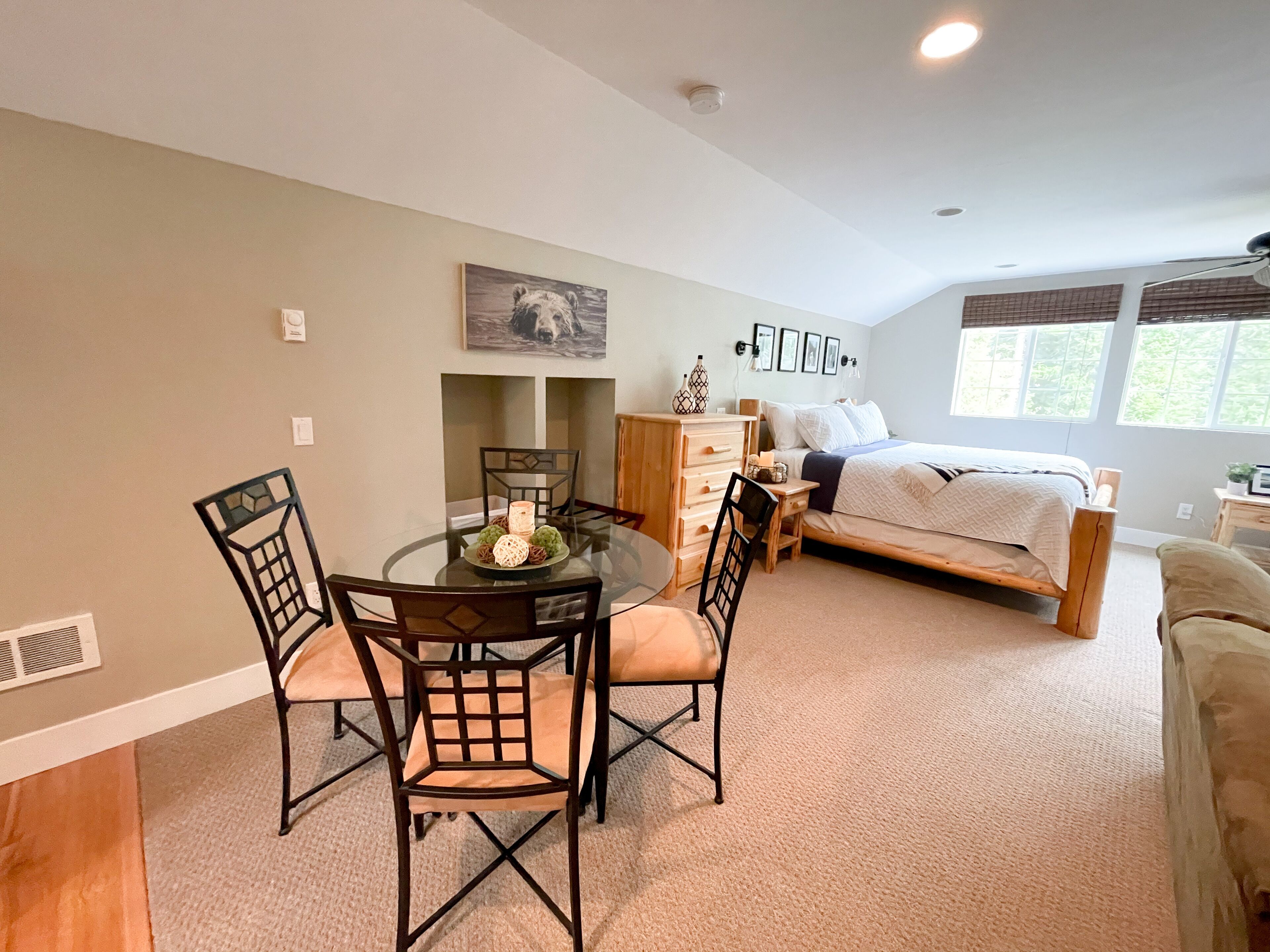 Fer et planche à repasser, lit parapluie, Wi-Fi gratuit, draps fournis