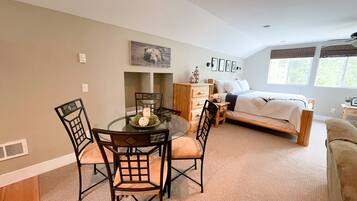 Fer et planche à repasser, lit parapluie, Wi-Fi gratuit, draps fournis