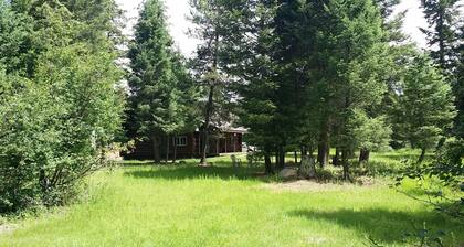 Large, Clean, Spacious Studio Apt Whitefish, MT. Tranquil Setting, Free Wi-fi.