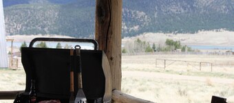 イーグルネストNMのイーグルネストレイクにあるこの居心地の良い丸太小屋でGet-A-Wayをお楽しみください!!