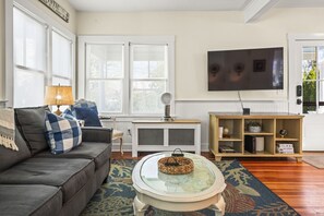 Smart TV, books, stereo