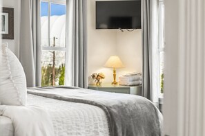 4 camere, una scrivania, ferro/asse da stiro, culla da viaggio