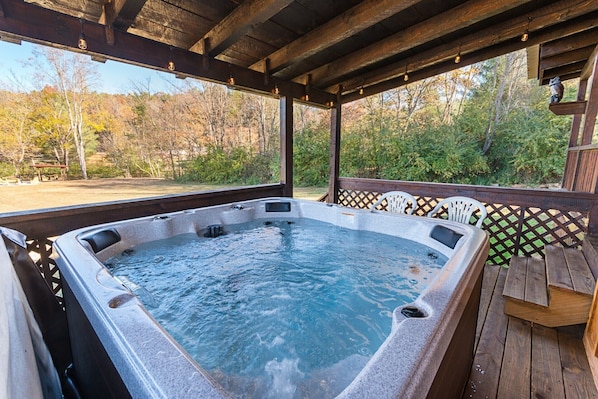 Outdoor spa tub
