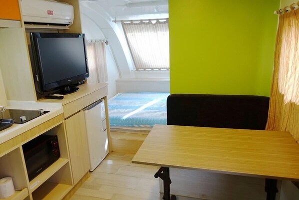 650M | In-room dining