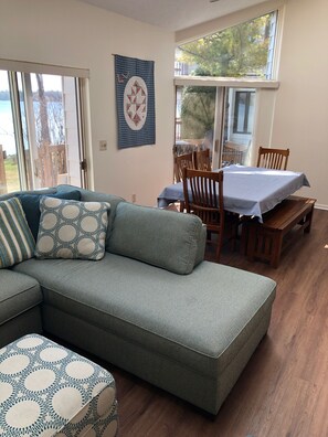 Smart TV, fireplace, DVD player, books