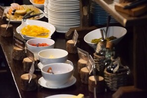 Daily buffet breakfast (RUB 450 per person)