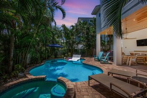 A heated pool - Beautiful luxury home! Pool, rooftop deck and steps from the beach! (Holmes Beach)
