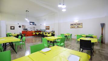 包含每日自助早餐