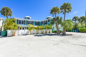 Exterior - Canalfront Home, Saltwater Pool, Near Beaches and Shopping - Sunrise Shore (Anna Maria)