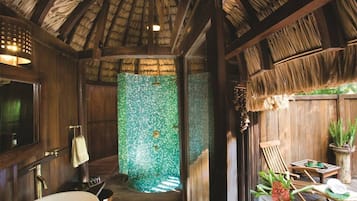 Tented Cottage | Bathroom | Shower, free toiletries, hair dryer, towels