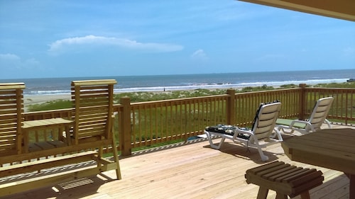 Beachfront!! Spectacular View! Awesome Deck! Gourment Kitchen 