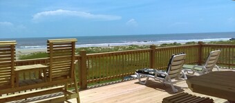Beachfront!! Spectacular View! Awesome Deck! Gourment Kitchen 