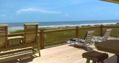 Beachfront!! Spectacular View! Awesome Deck! Gourment Kitchen