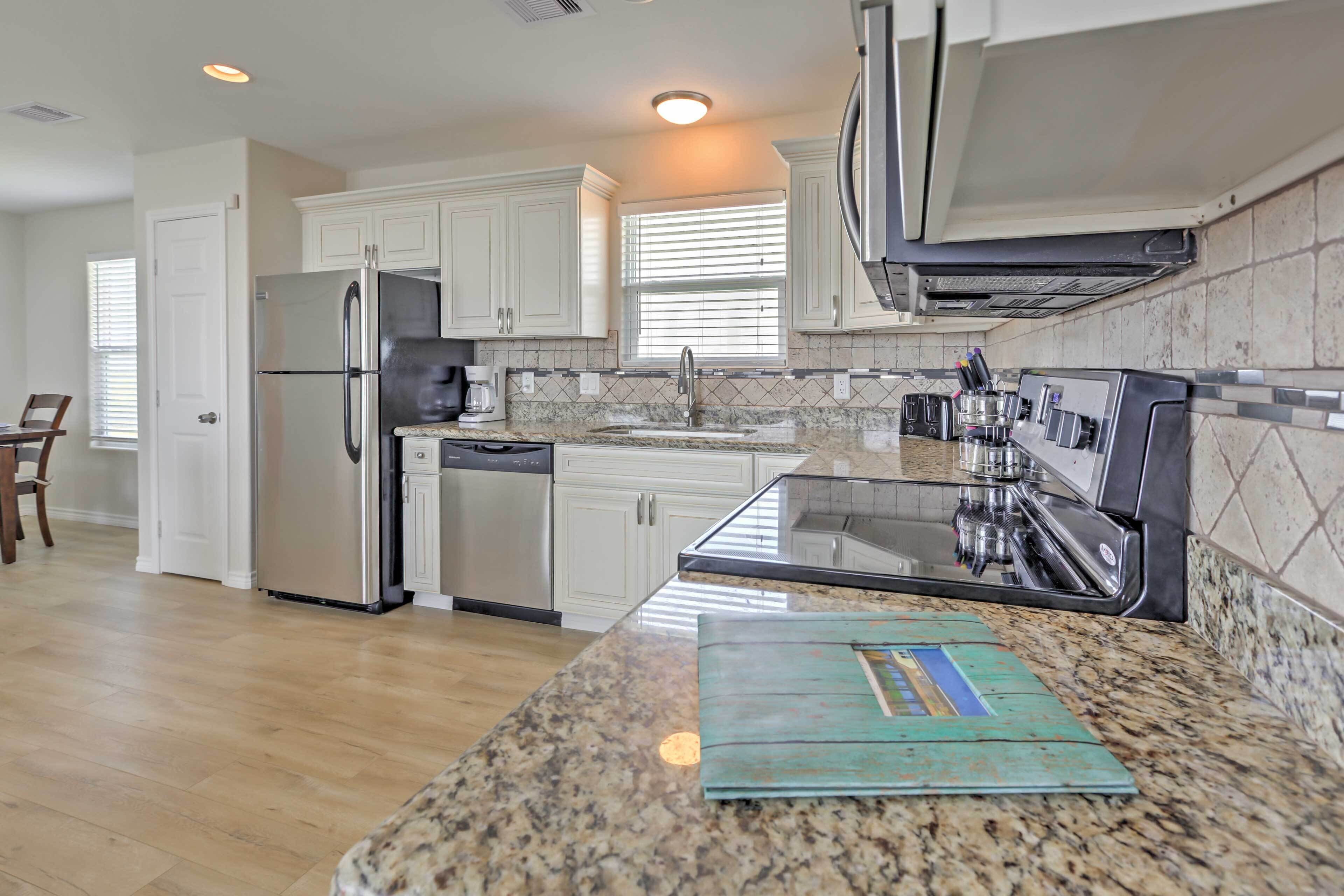 Køleskab, mikrobølgeovn, ovn, kogeplade