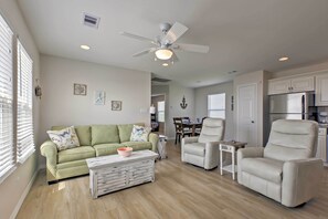 Smart-TV, DVD-spiller, bøker og musikkbibliotek