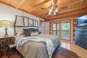 Room - Luxury Cabin: 3 Kings, Hot Tub, Fireplace, Lg Deck (Banner Elk)