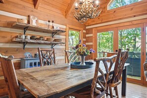 Dining - Luxury Cabin: 3 Kings, Hot Tub, Fireplace, Lg Deck (Banner Elk)