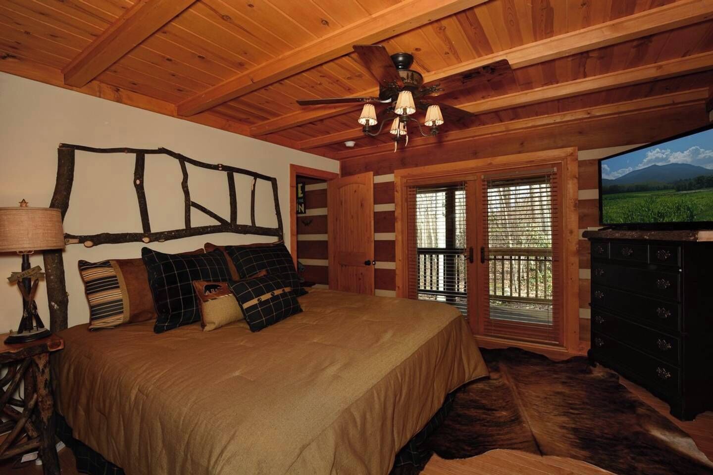 4 habitaciones, tabla de planchar con plancha, wifi y ropa de cama 