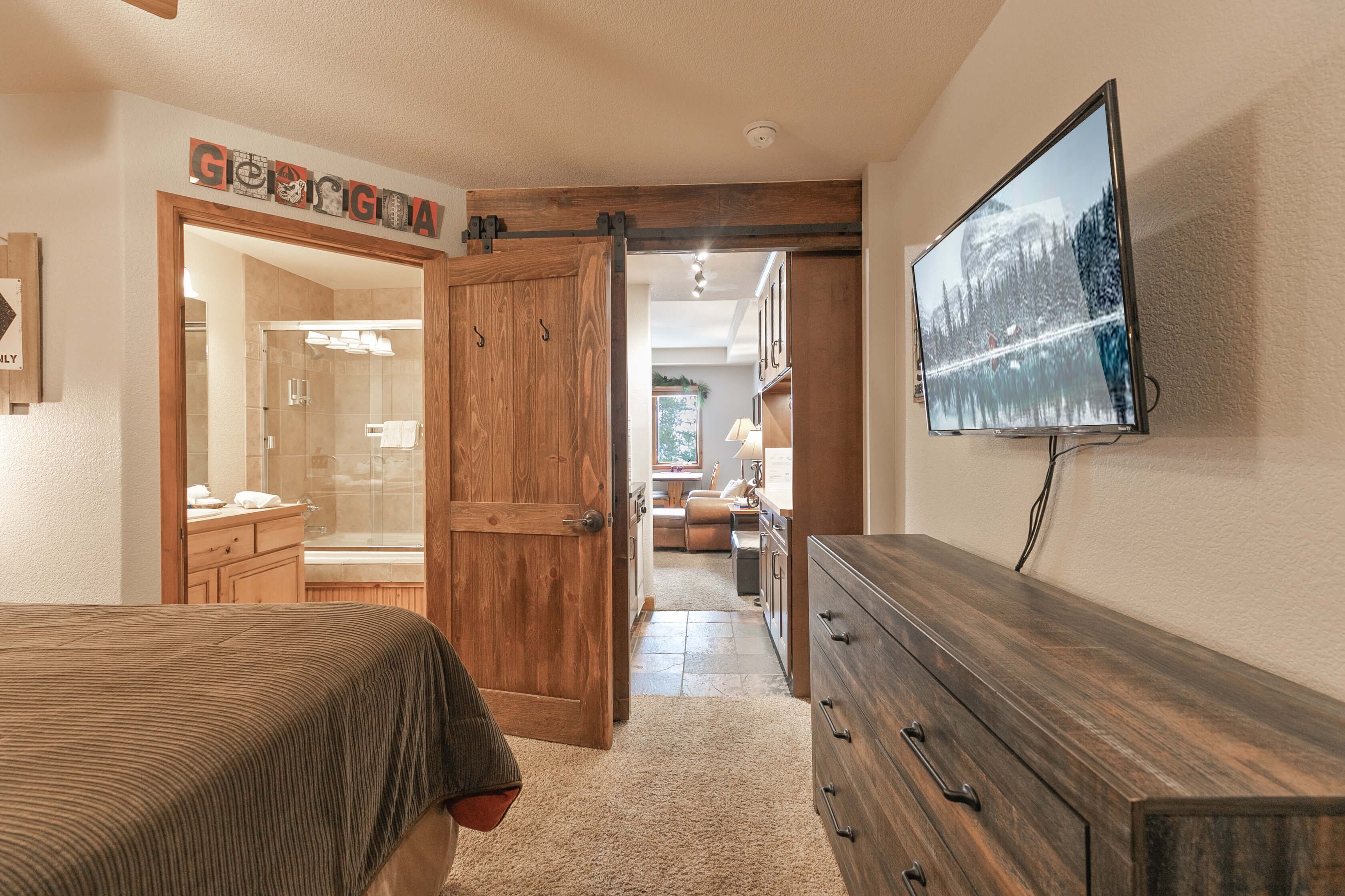 Iron/ironing board, internet, bed sheets