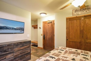 Iron/ironing board, internet, bed sheets - Riverbend 4 O'Clock Run Condo: Ski In/Out (Breckenridge)