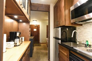 Fridge, stovetop, dishwasher, coffee/tea maker - Riverbend 4 O'Clock Run Condo: Ski In/Out (Breckenridge)