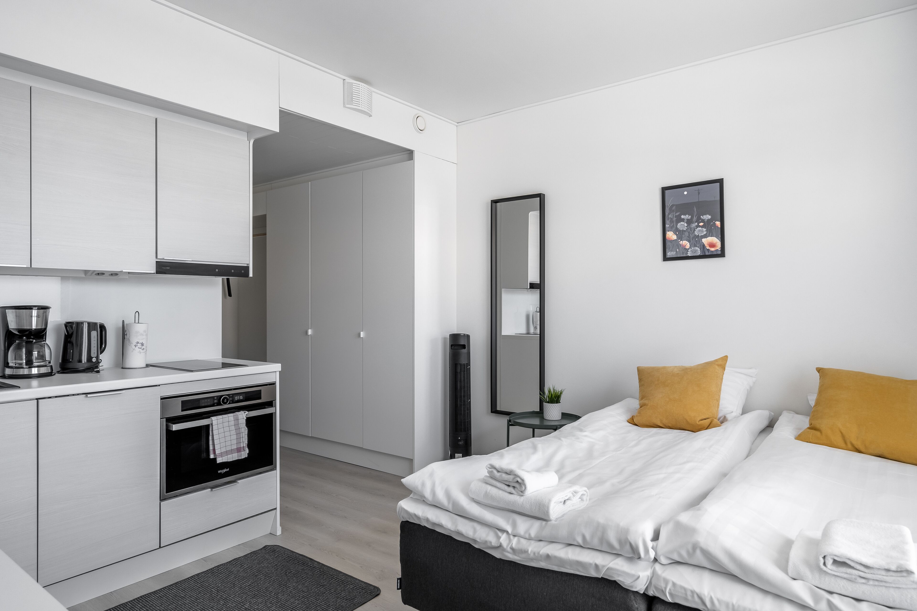 Standard Studio | Blackout drapes, soundproofing, iron/ironing board, free WiFi