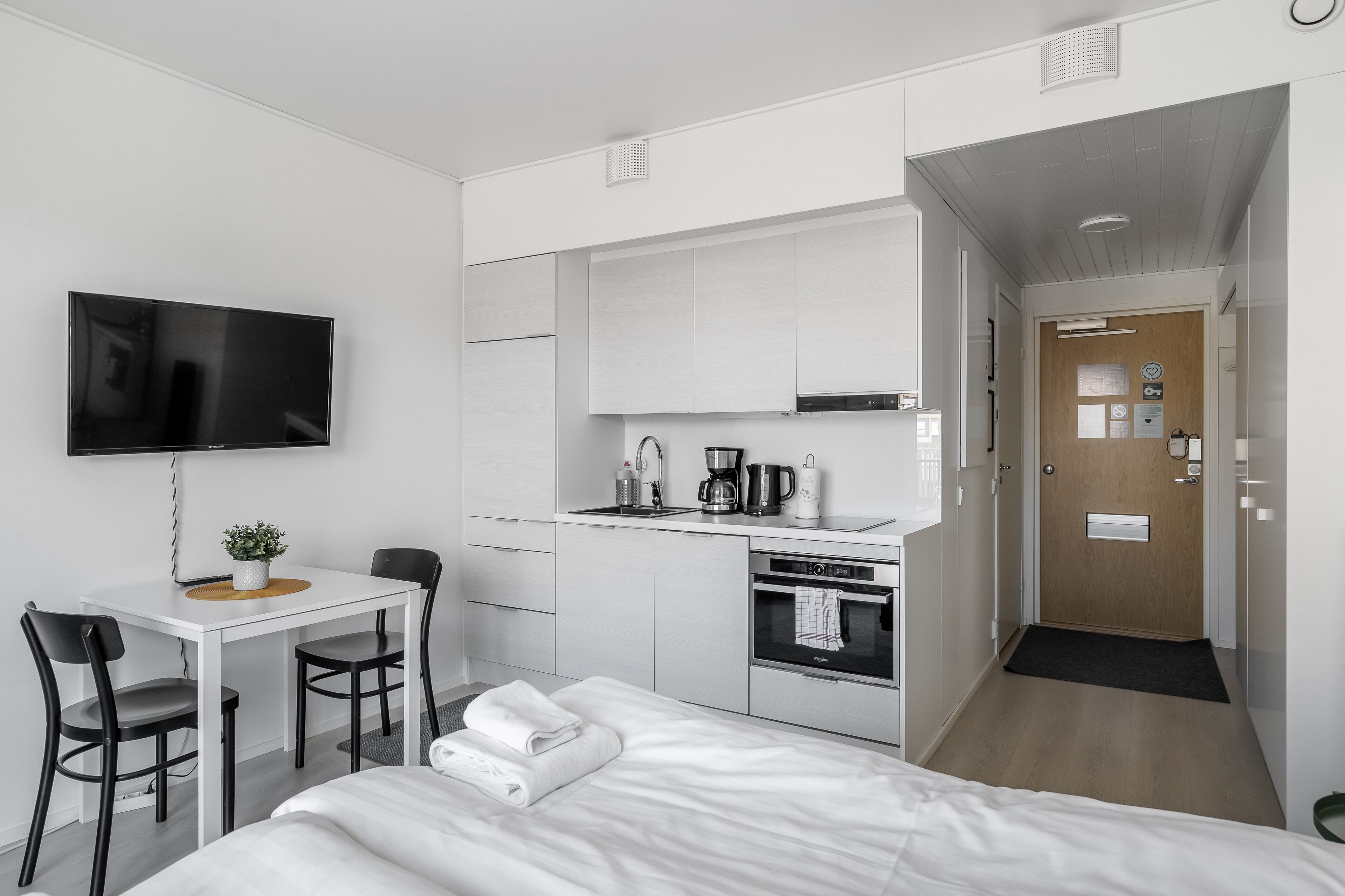 Studio Standard | Espace de travail pour ordinateur portable, rideaux occultants