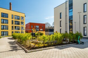 Courtyard - Hiisi Homes Turku Fleminginkatu (Turku)