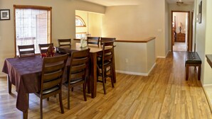 A dining area with a wooden table and chairs, a bench, and a wooden floor. - Two Master Family Home / Easy to Access Year-Round / Nearby Trails (South Lake Tahoe)